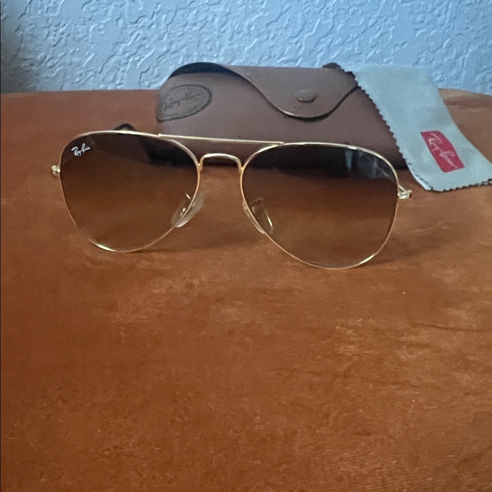 PRICE FIRM-Extra Small Frame. Ray-Ban Aviator Sunglasses with Gradient Lenses